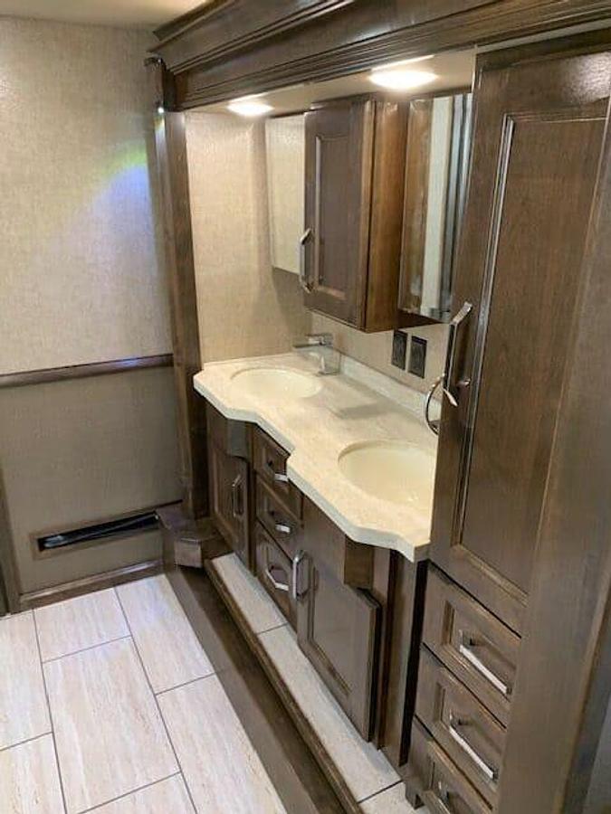 Used 2018 VanLeigh Beacon 39GBB Fifth Wheel