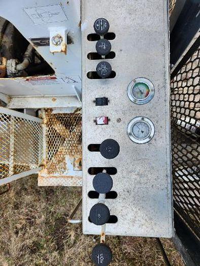 Used 1997 Mack RD688ES with a National 800C Crane