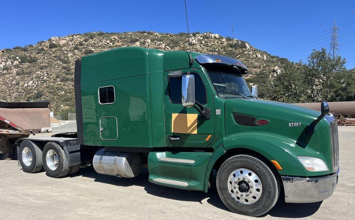 Used 2015 Peterbilt 579