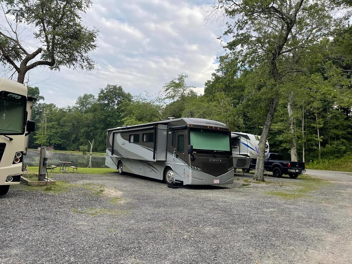 Used 2014 Itasca Solei 38R | Bath & Half | Cummins Diesel | Bunk Beds | Washer & Dryer | Full-Time Ready