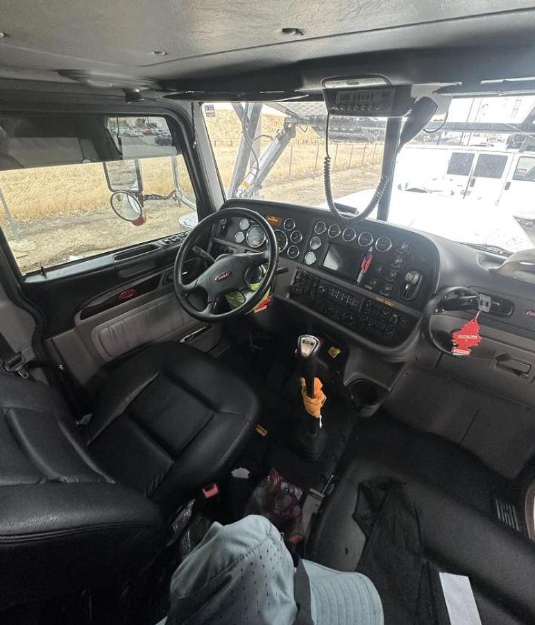 Used 2015 Peterbilt 389