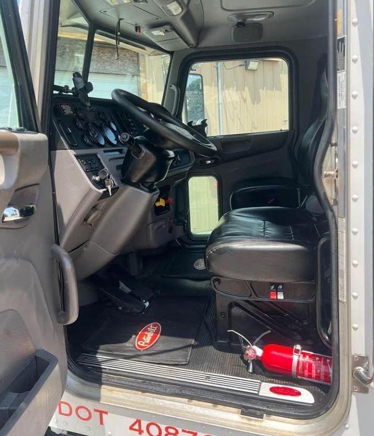 Used 2019 PETERBILT 367 Roll-Off Tow Truck