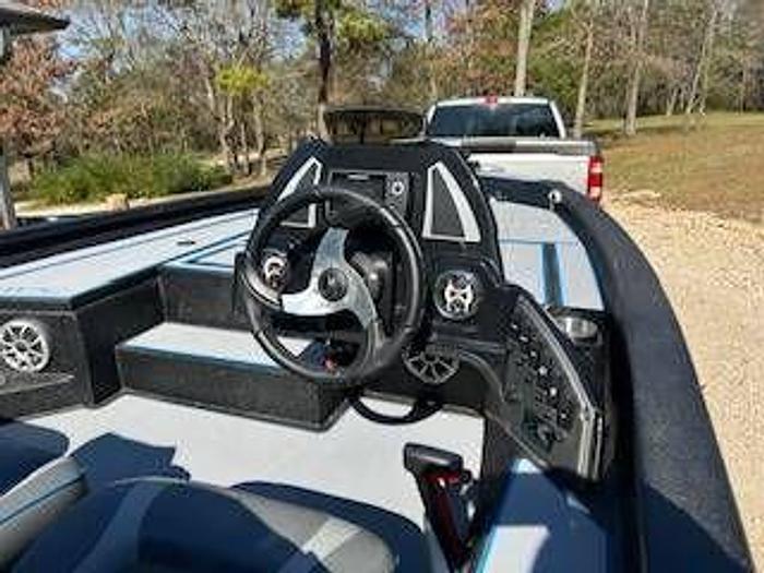 Used 2022 Xpress H17