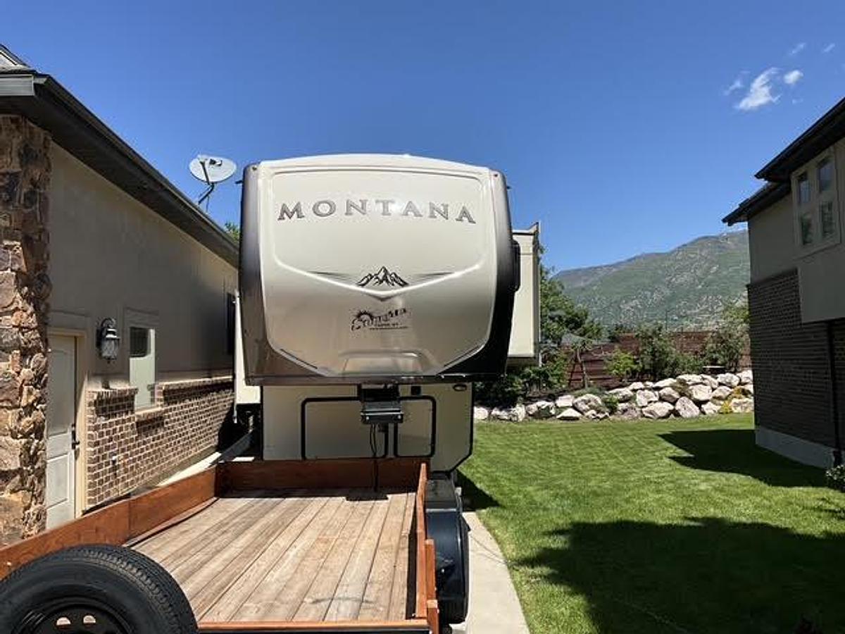 Used 2017 Keystone Montana 3721RL Fifth Wheel