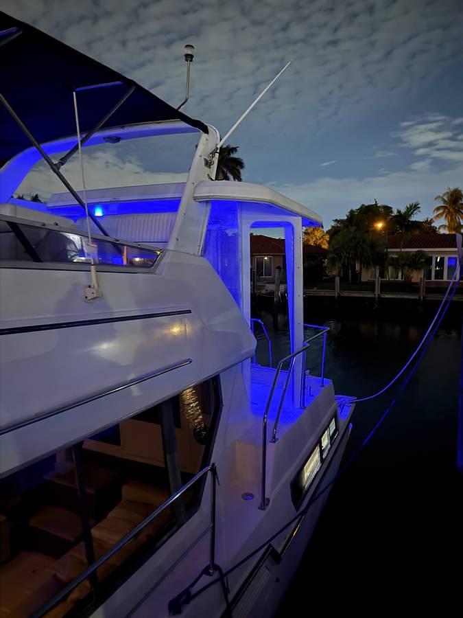 Used 1995 Carver 390 Aft Cabin Cruiser