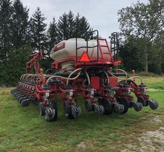 Used 2012 WHITE 8524