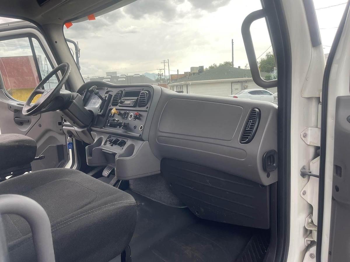 Used 2011 Freightliner M2 106 Flatbed