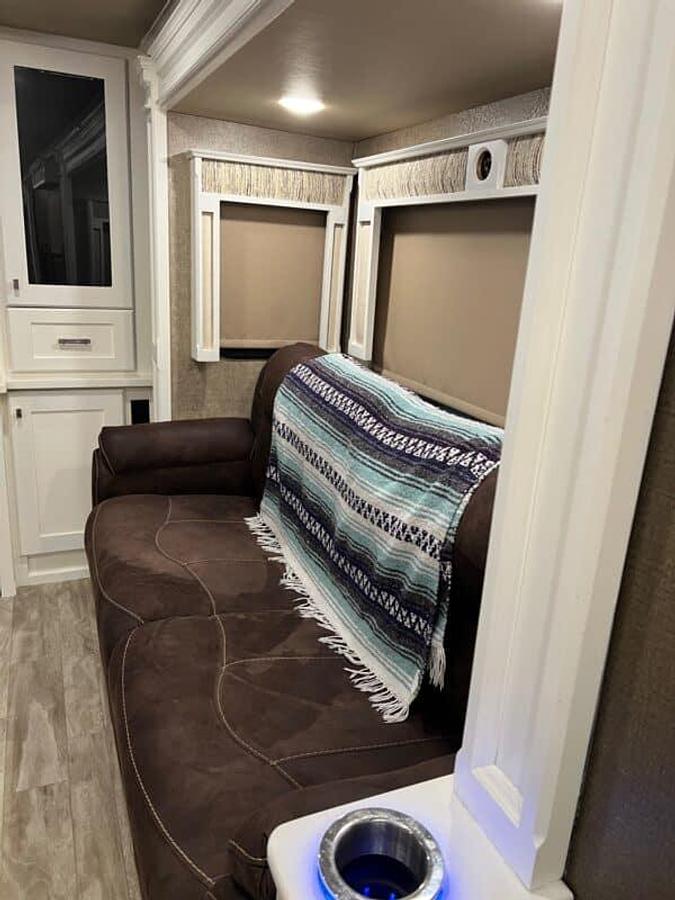 Used 2019 40' Vanleigh Vilano 375FL