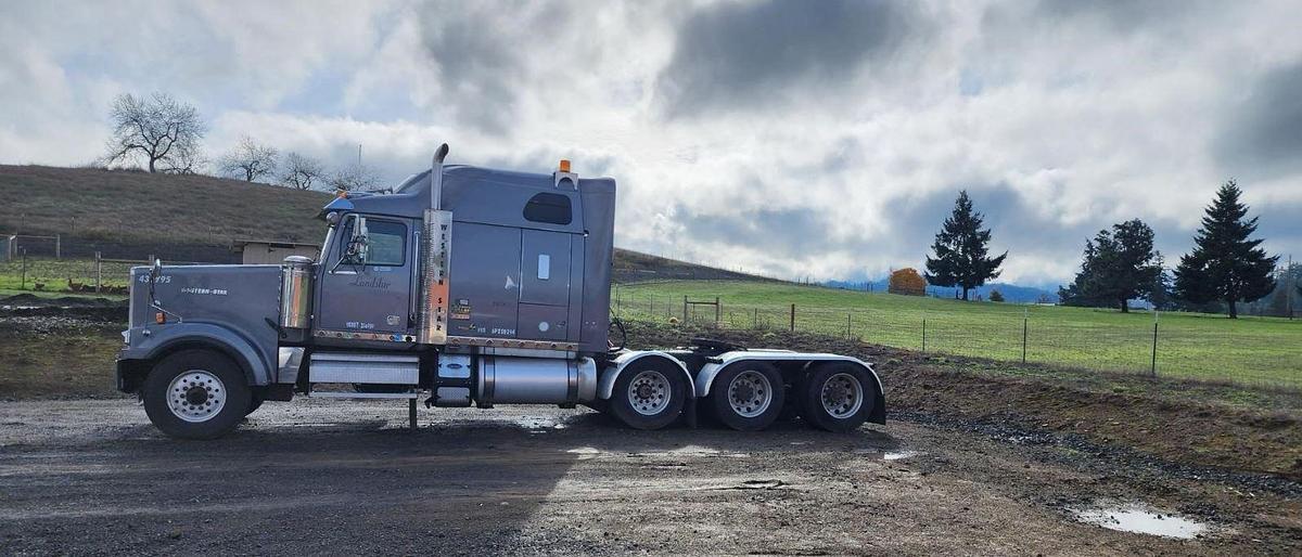 Used 2006 Western Star 4900 Conventional Sleeper Cab