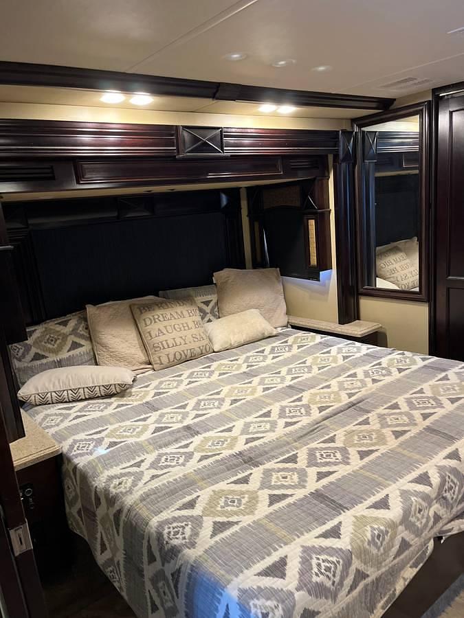 Used 2014 American Coach American Revolution 42T Class A Motorhome