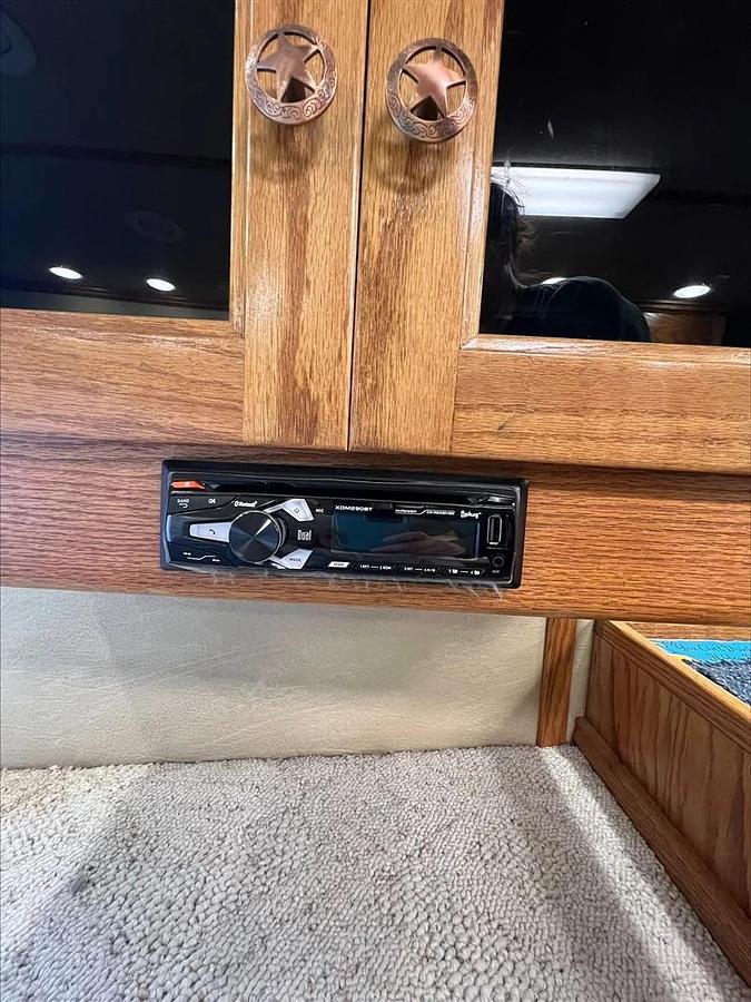 Used 2004 Bloomer 3 Horse