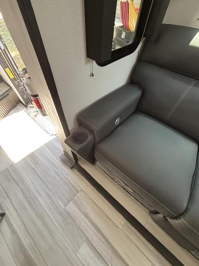 Used 2025 Keystone Fuzion Impact 367