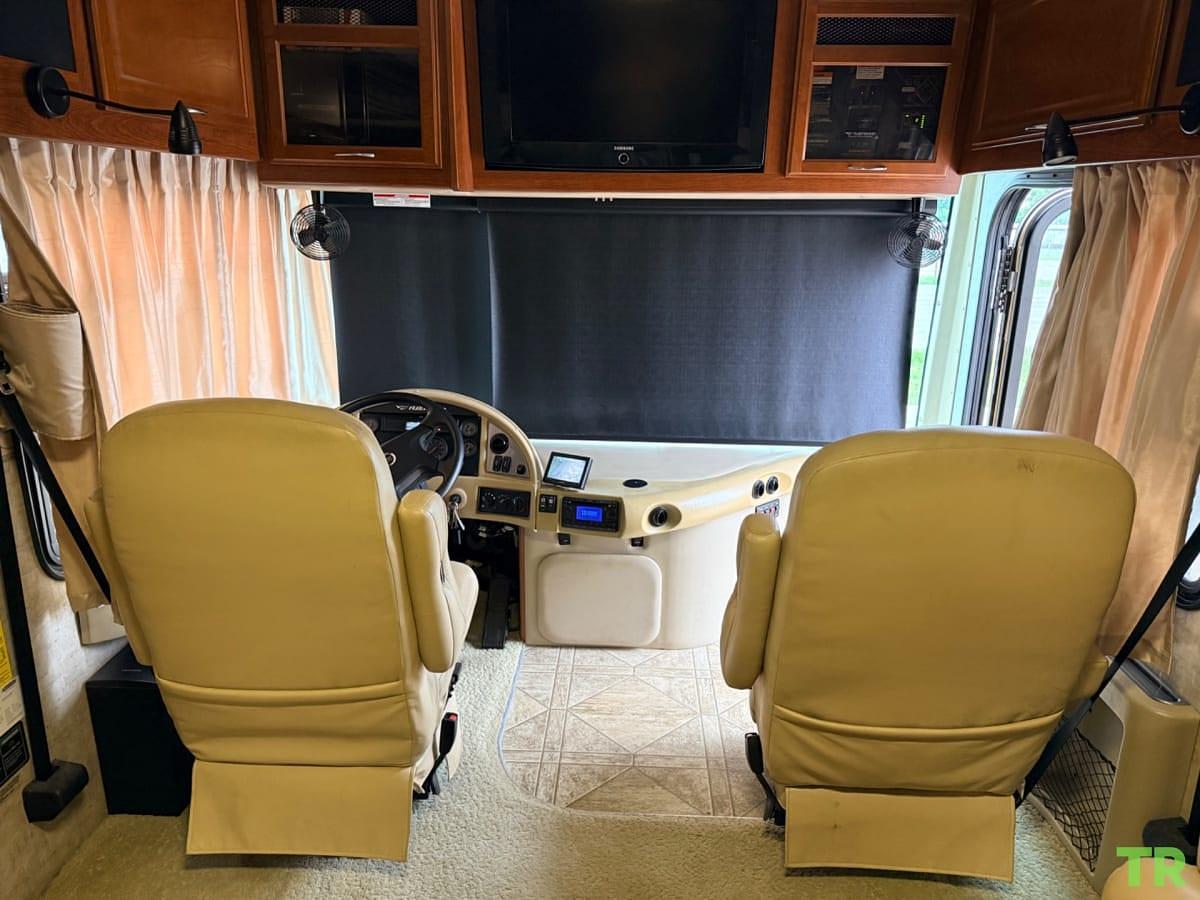 Used 2009 Fleetwood Expedition 38R Class A Diesel Pusher
