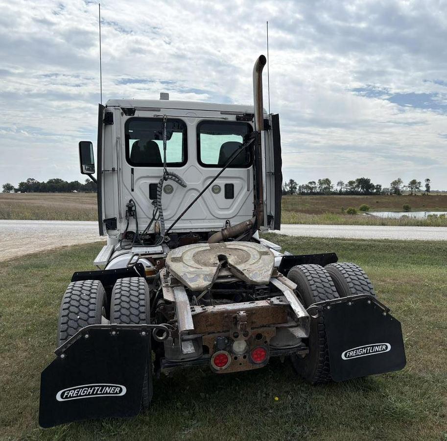 Used 2012 Freightliner Cascadia 113 Day Cab Semi Truck