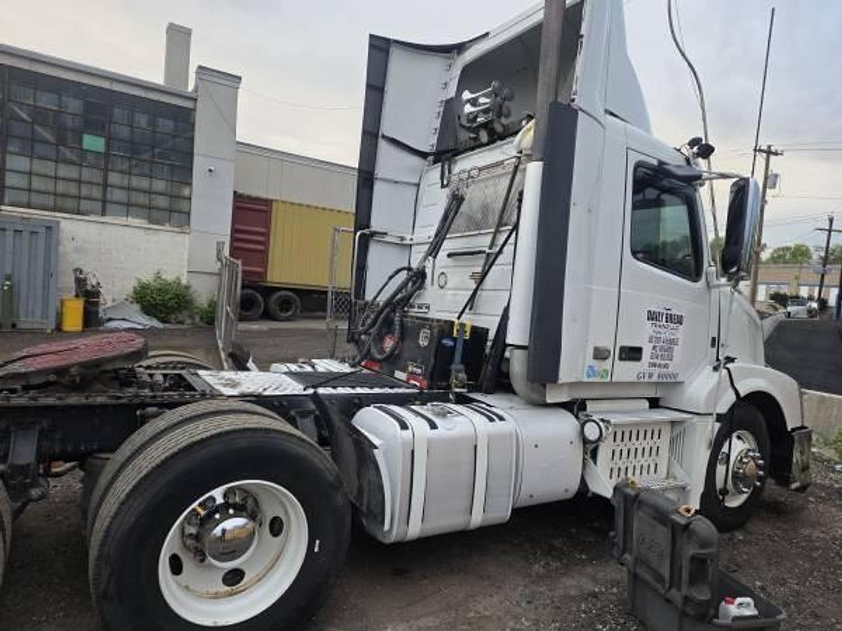 Used 2013 Volvo D13 DNL