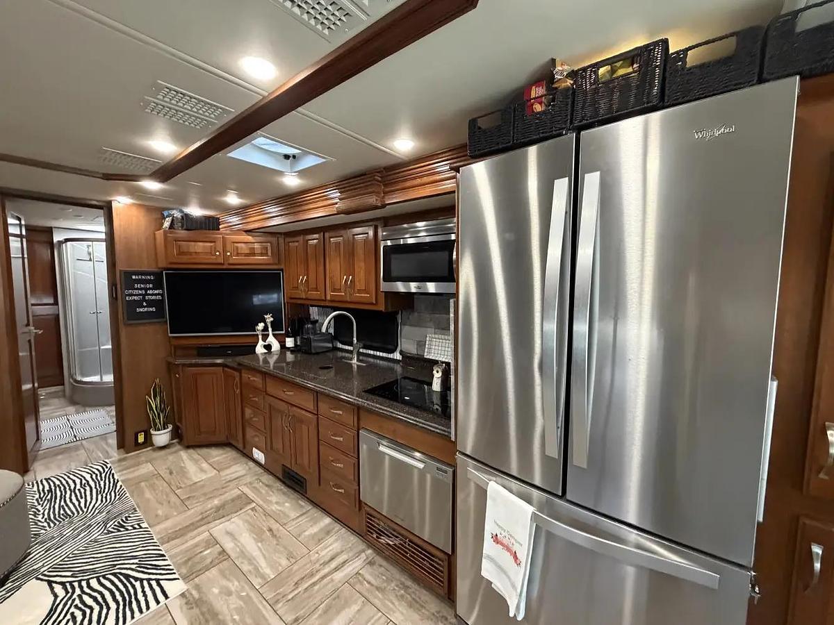 Used 2018 Fleetwood Discovery LXE 40G