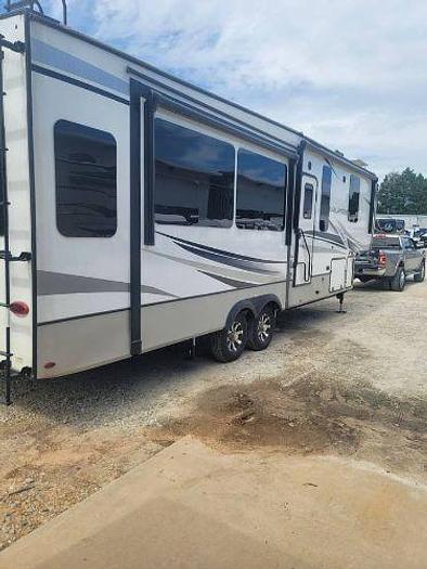 Used 2022 Keystone Avalanche 312RS