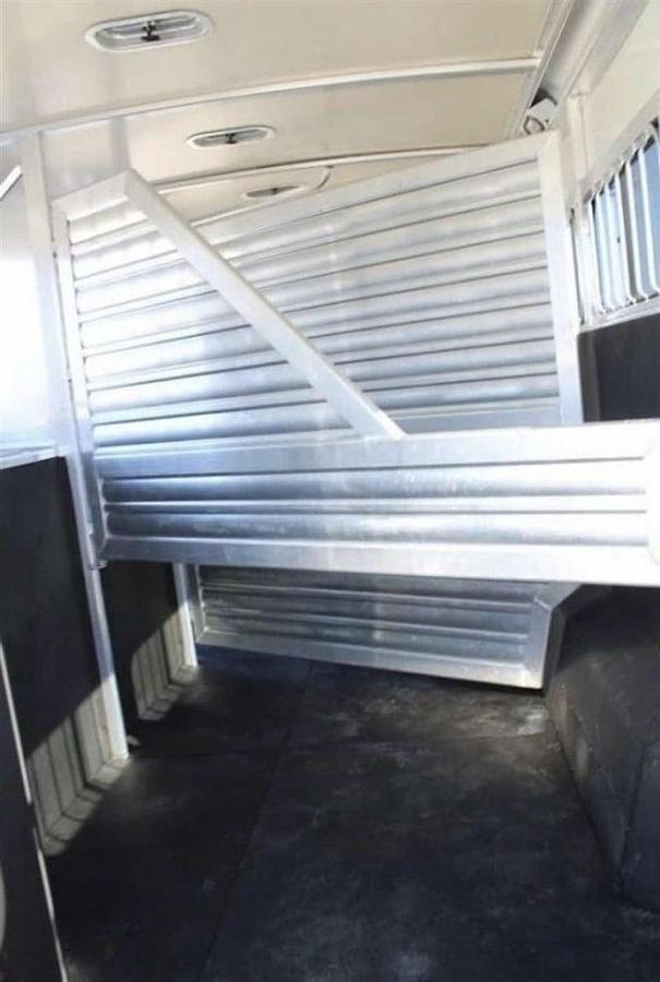 Used 2006 Cimarron Norstar Three Horse with Living Quarters