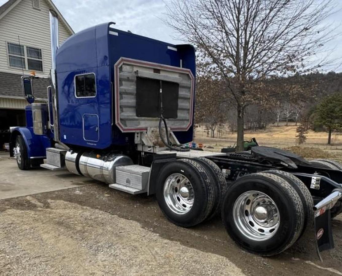 Used 2023 Peterbuilt 389 Sleeper Semi Truck