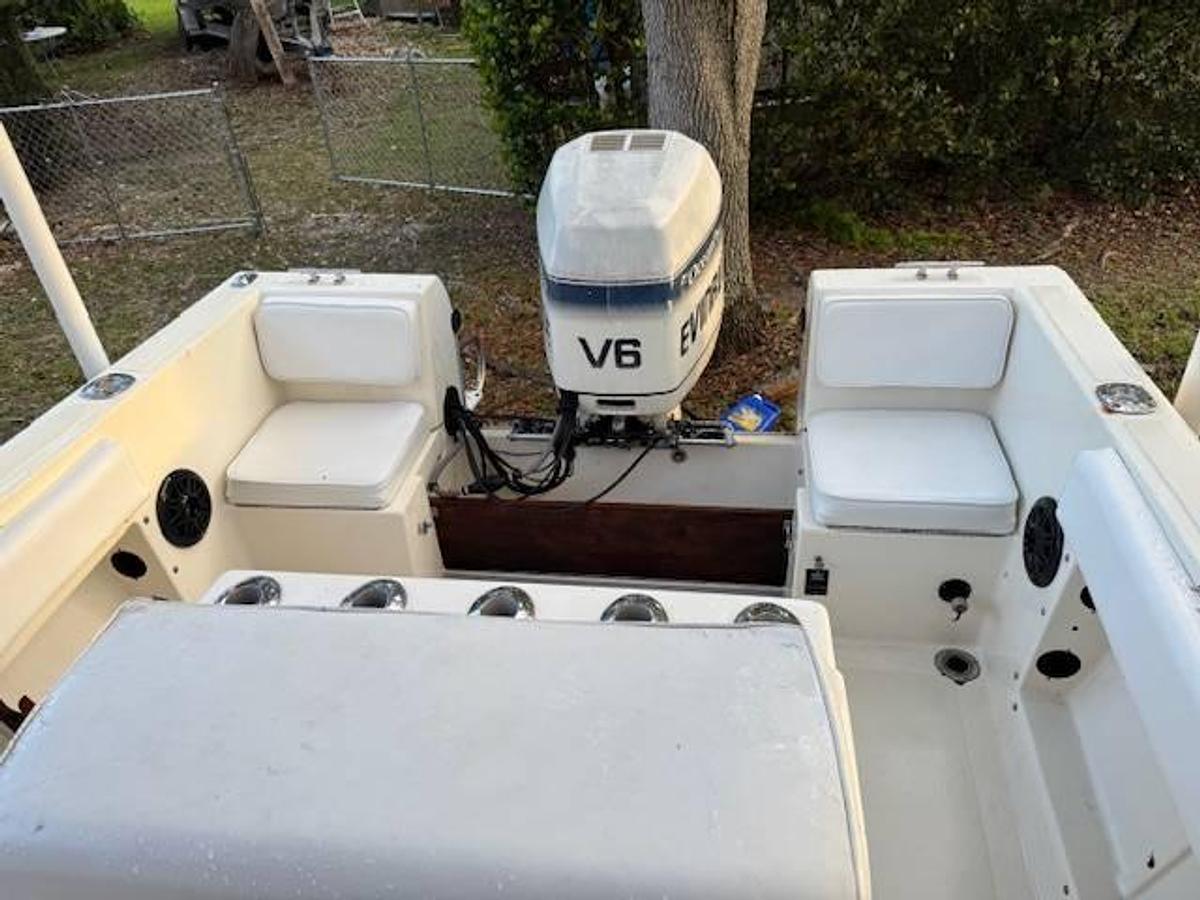 Used 1990 Hydra Sports 2000 Vector Cc