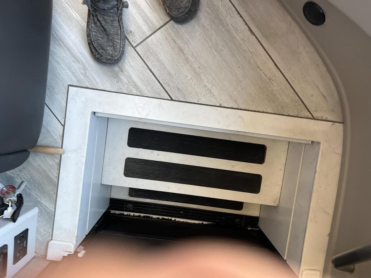 Used 2022 Fleetwood Discovery LXE 40M Class A Motorhome