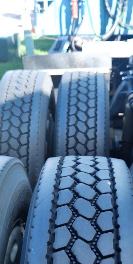 Used 1999 FREIGHTLINER FLD120 Conventional Sleeper Semi