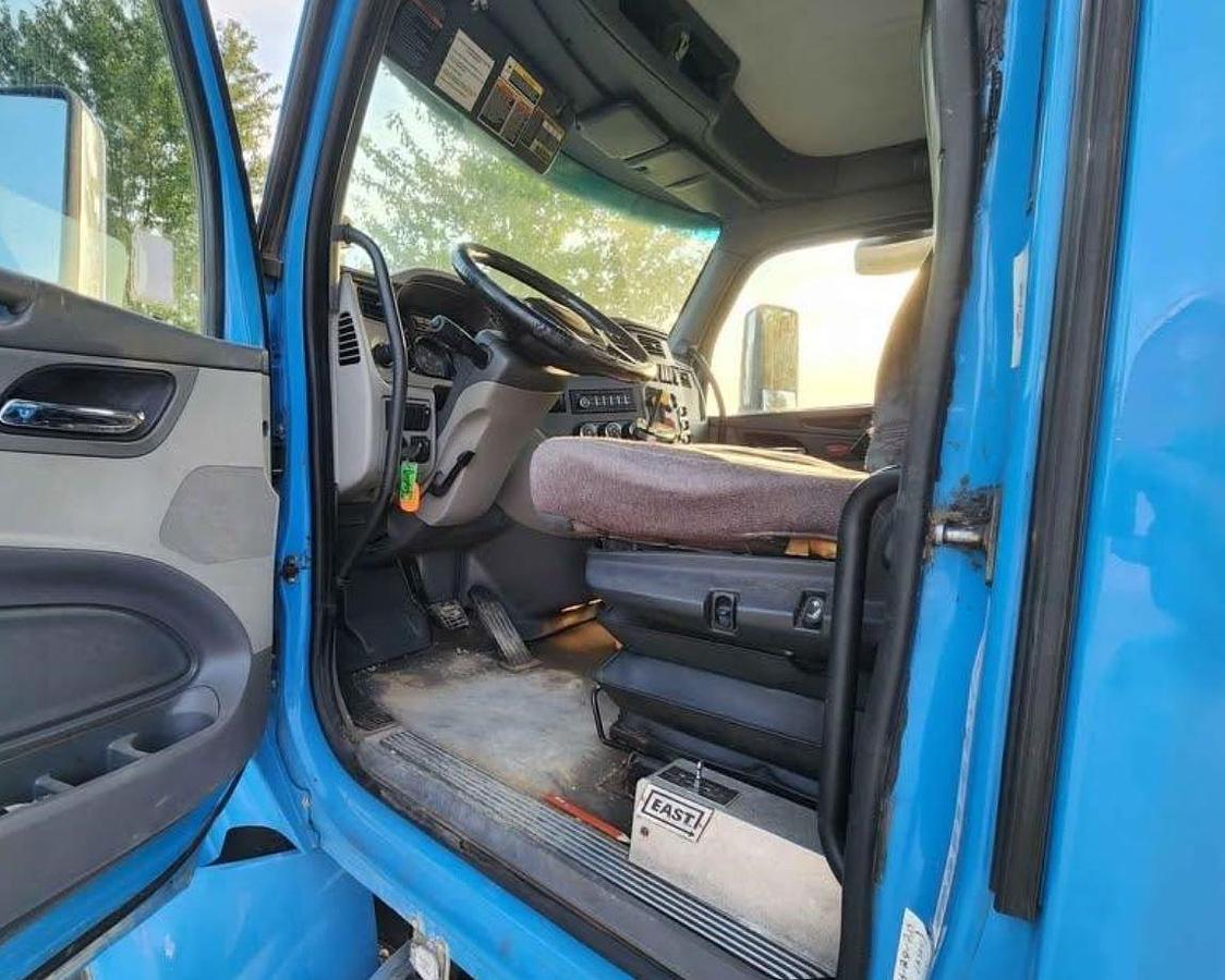 Used 2015 Peterbilt 579 Day Cab Semi Truck