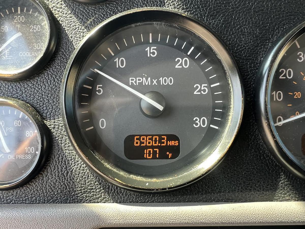 Used 2019 PETERBILT 367 Roll-Off Truck