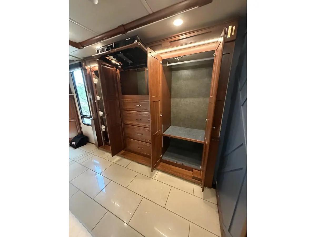 Used 2015 Winnebago Itasca Ellipse 42HD