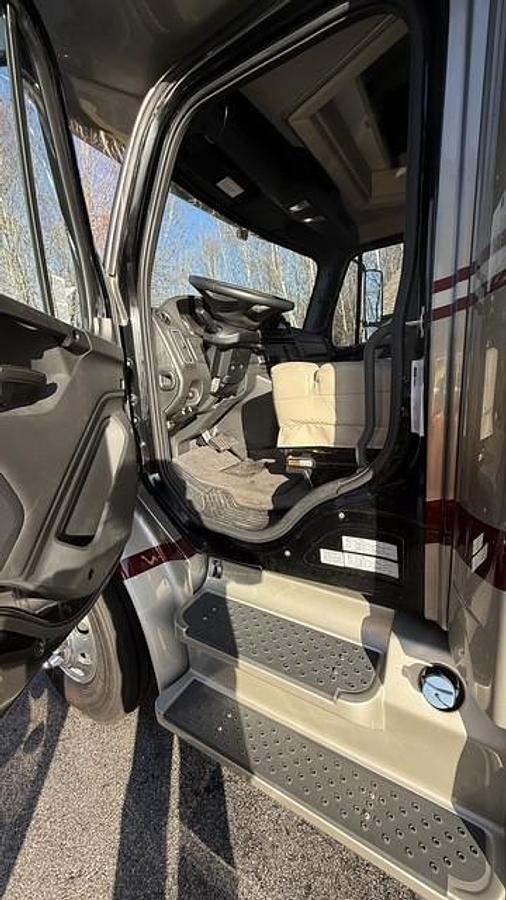 Used 2025 Renegade Valencia 38RW