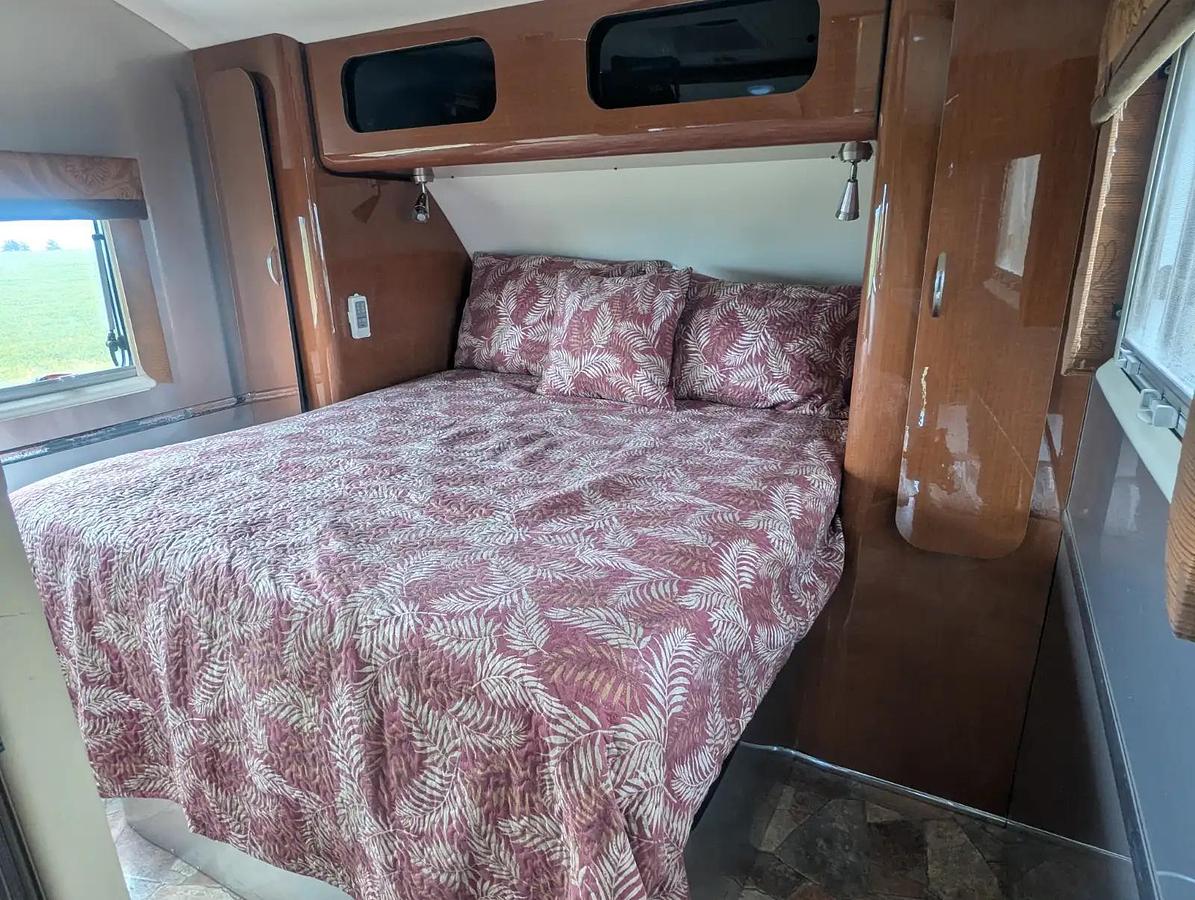 Used 2010 Earthbound 29' Luxury Travel Trailer