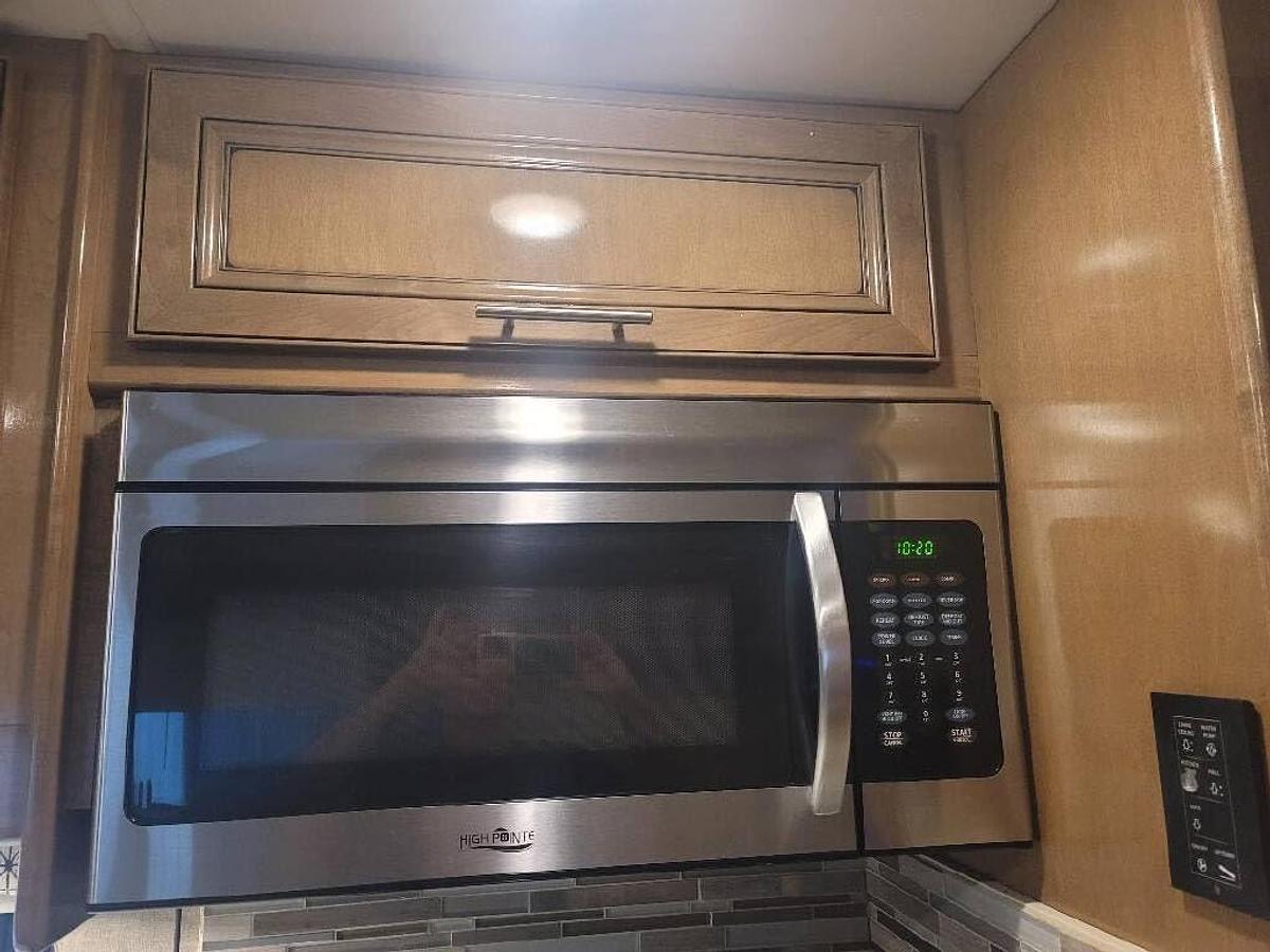 Used 2020 Thor Motor Coach Miramar 37.1 Class A Motorhome