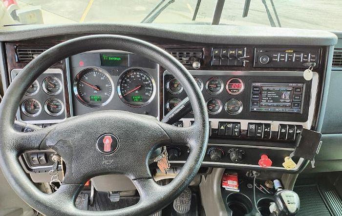 Used 2013 KENWORTH T800