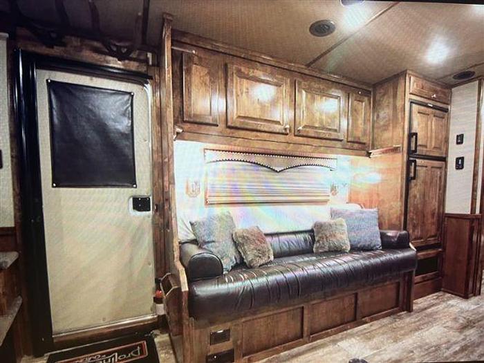 Used 2020 Twister 4 Horse with Outlaw Interior