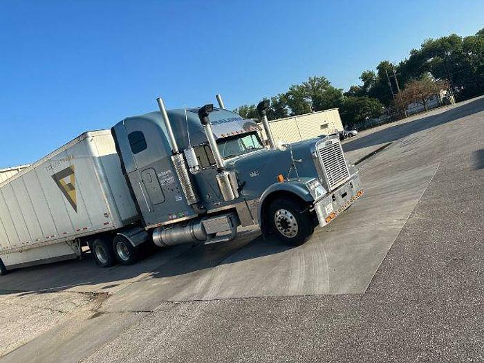 Used 2006 Freightliner Classic 132