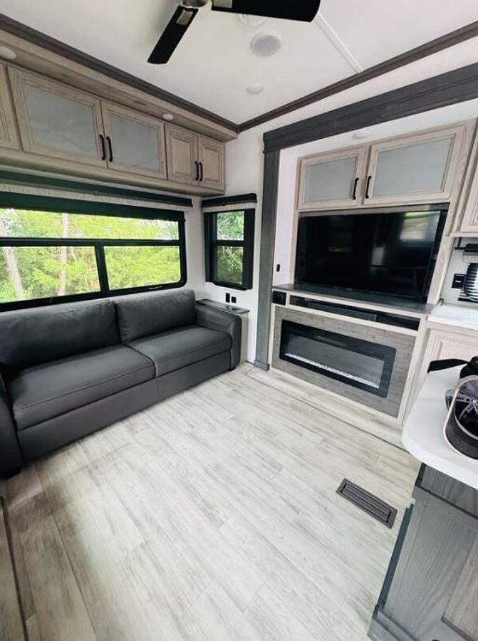 Used 2024 Keystone Alpine 3303CK Fifth Wheel