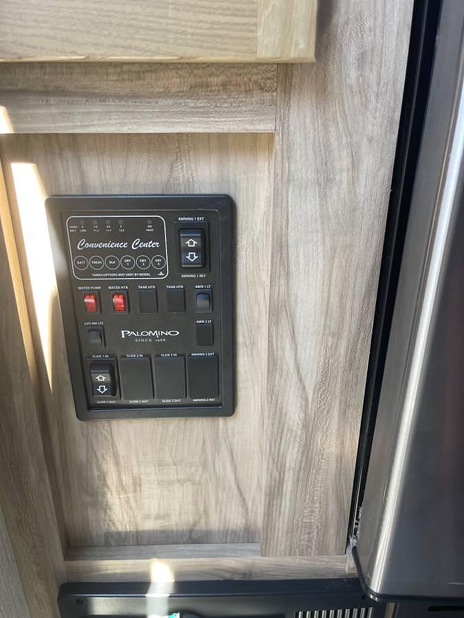 Used 2022 Palomino Solaire 24 ft 205SS