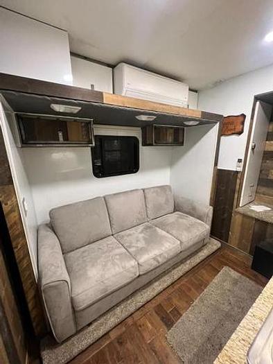 Used 2020 International LT625 2004 53' Stacker Trailer