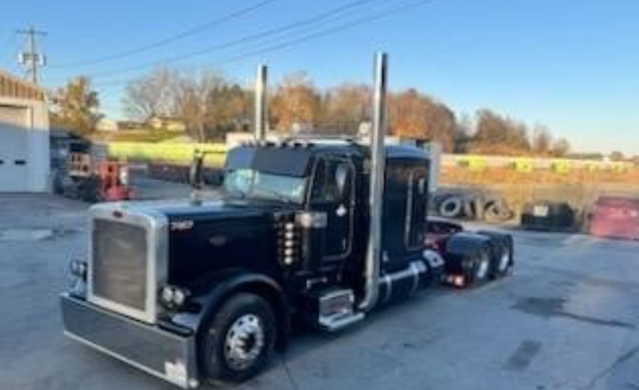 Used 2022 Peterbilt 389 Sleeper Semi Truck