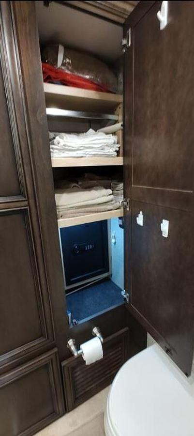 Used 2018 Newmar Ventana 4369