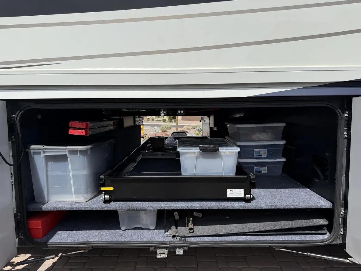 Used 2015 Winnebago Itasca Ellipse 42HD