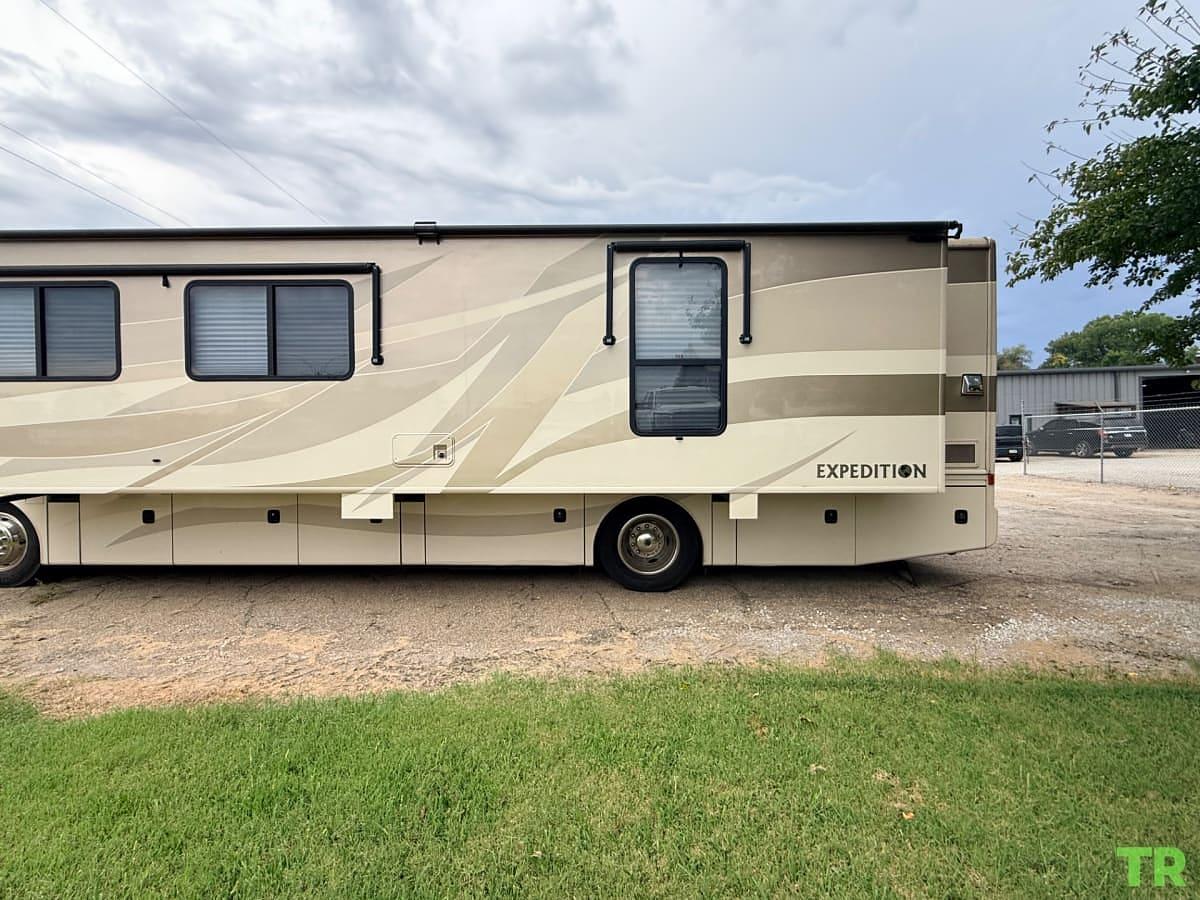 Used 2009 Fleetwood Expedition 38R Class A Diesel Pusher