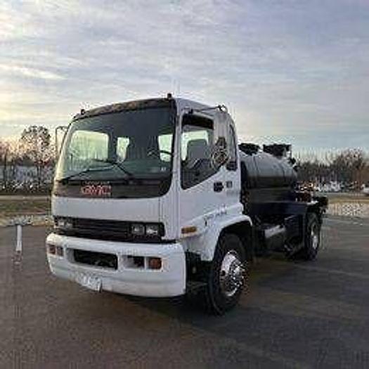 Used 2001 GMC T7500