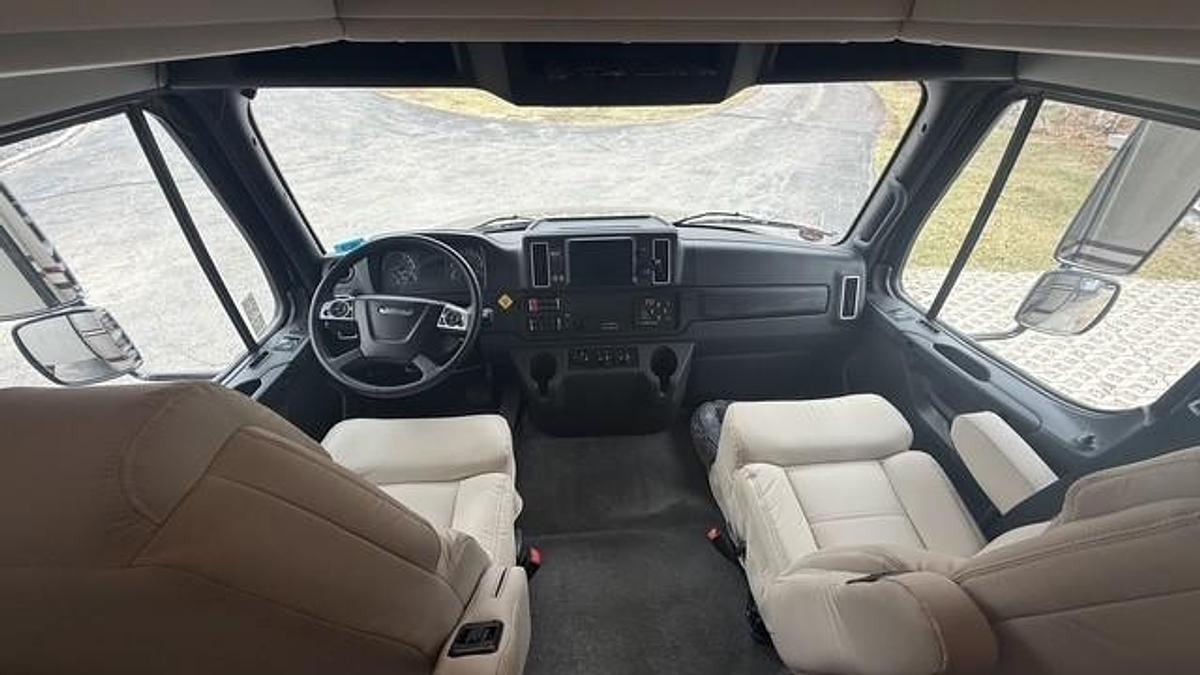 Used 2025 Renegade Valencia 38RW