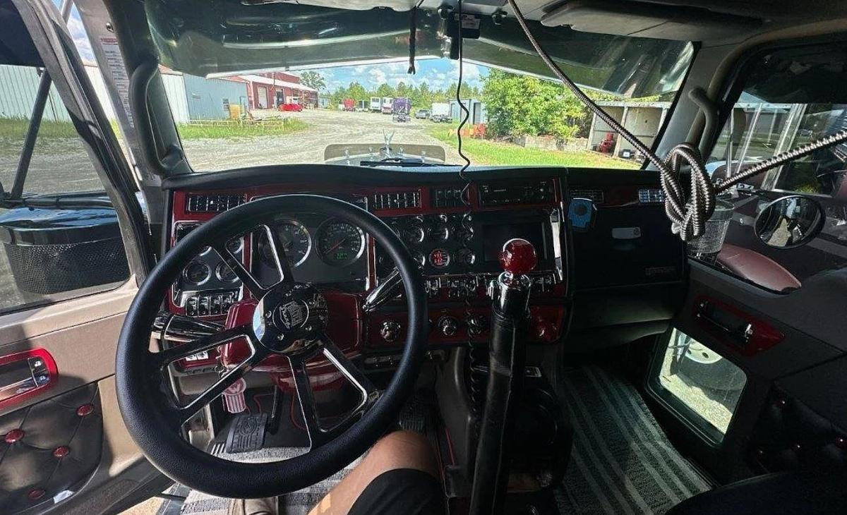 Used 2020 Kenworth W900l