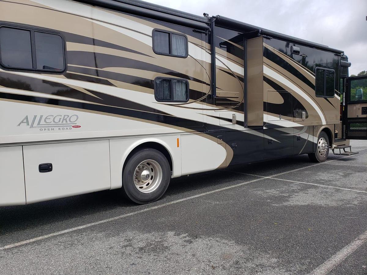 Used 2017 Tiffin Motorhomes Allegro Red 38QBA Class A Motorhome