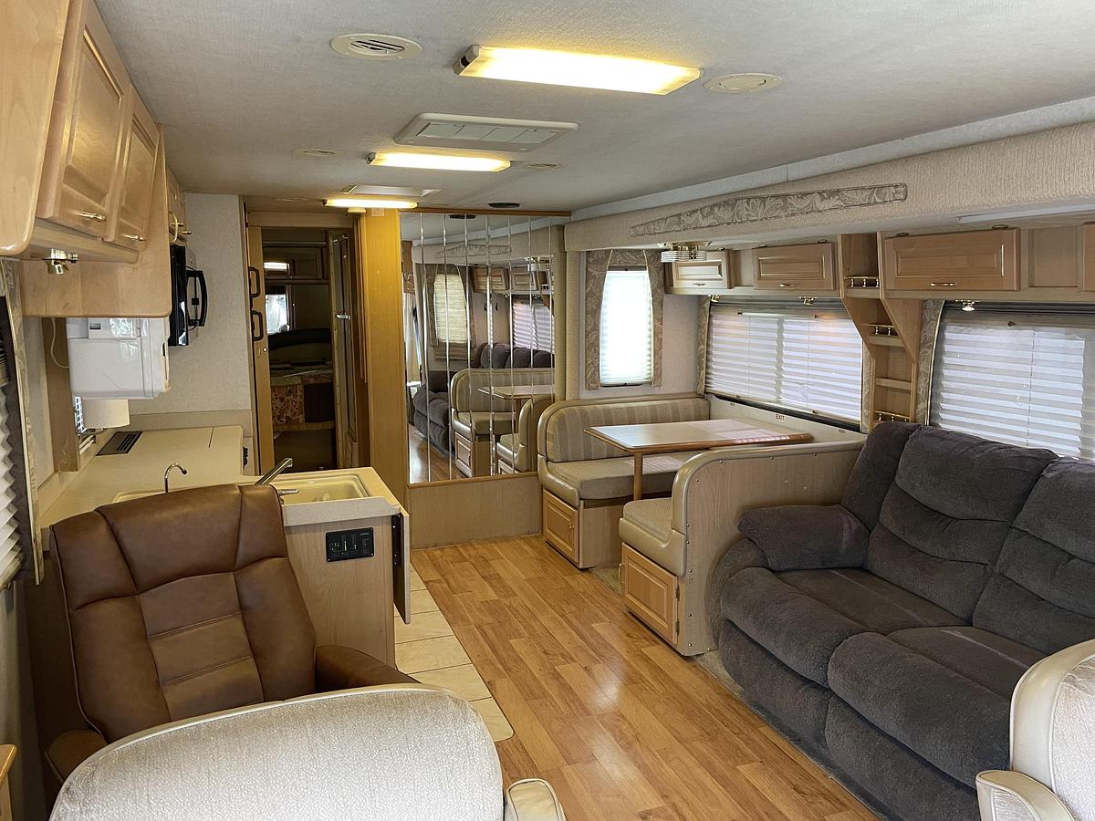 Used 2002 National Tradewinds Class A Motorhome