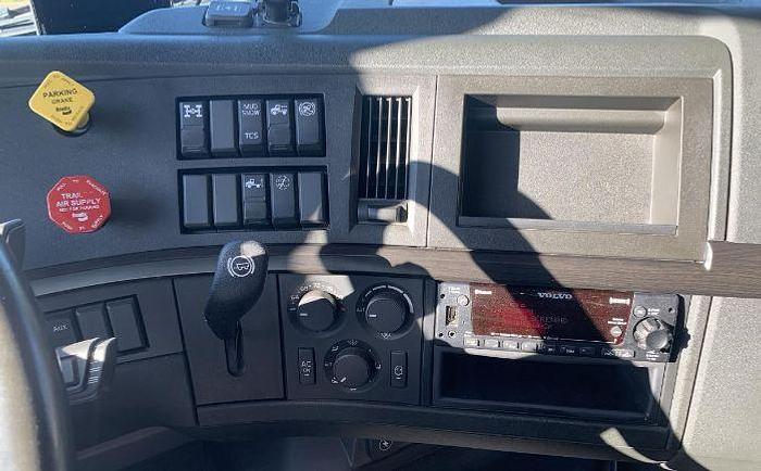 Used 2023 Volvo VNL64T860