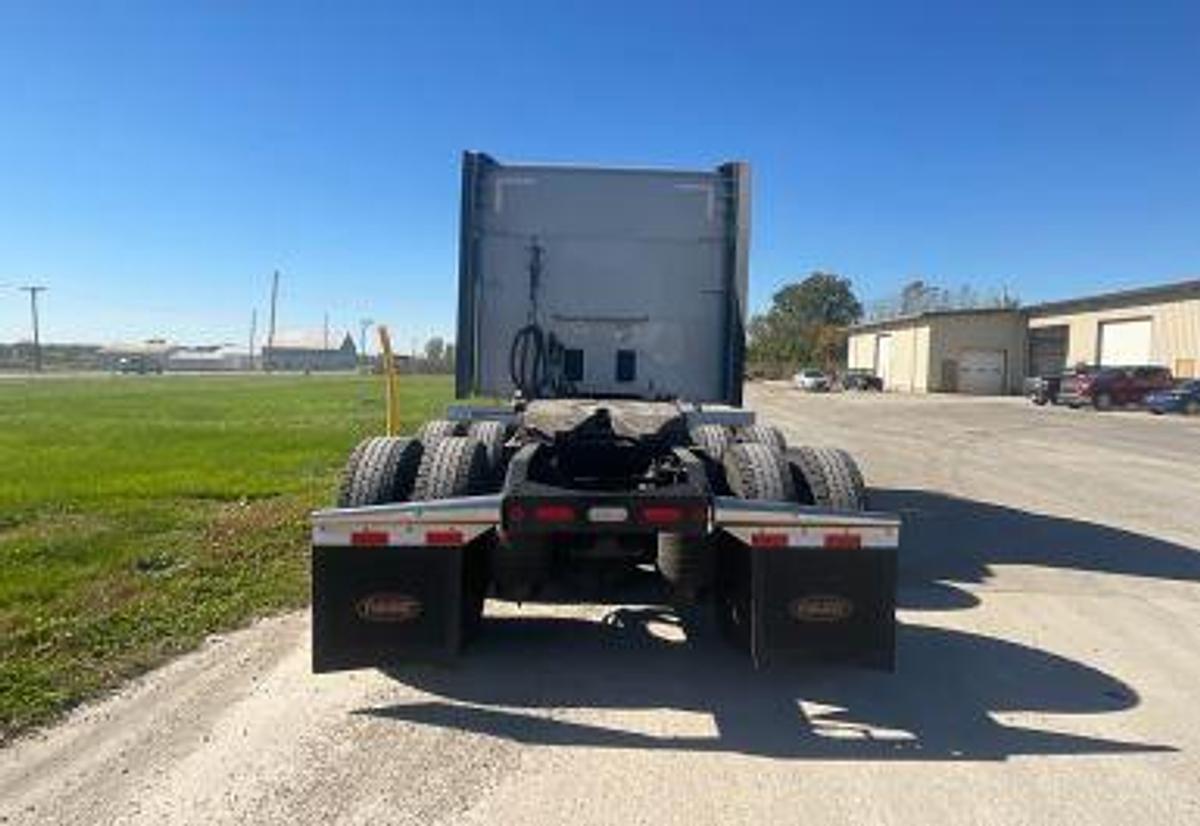 Used 2023 Peterbilt 567