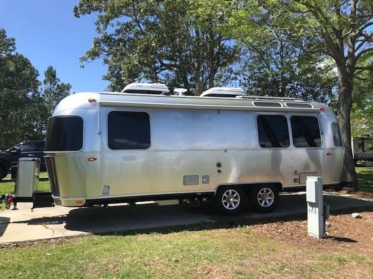 Used 2022 Airstream Flying Cloud 25FB